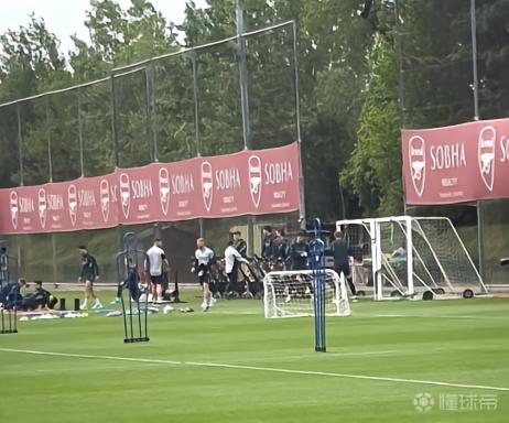 记者：萨卡、萨利巴、廷贝尔、拉亚单独训练，道曼因备考缺席