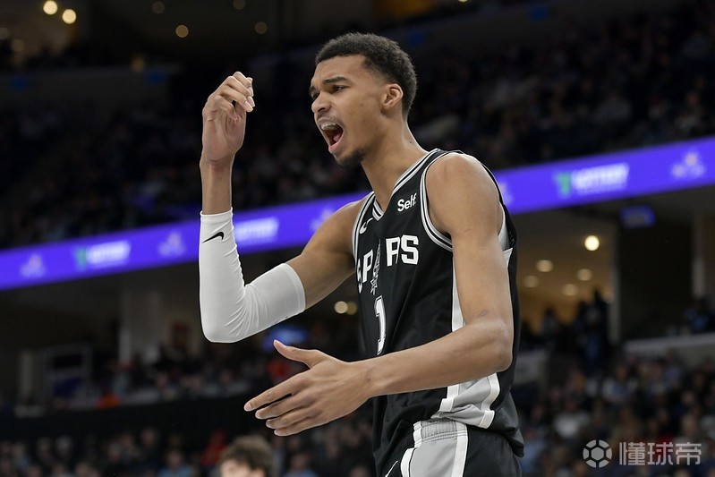 双一阵+DPOY！文班亚马成为历史第九人，比肩乔丹魔兽等前辈