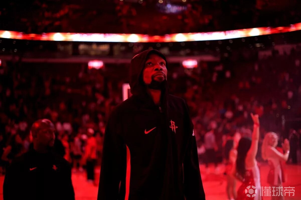 杜兰特代表五支不同球队入选最佳阵容，成为NBA历史首人