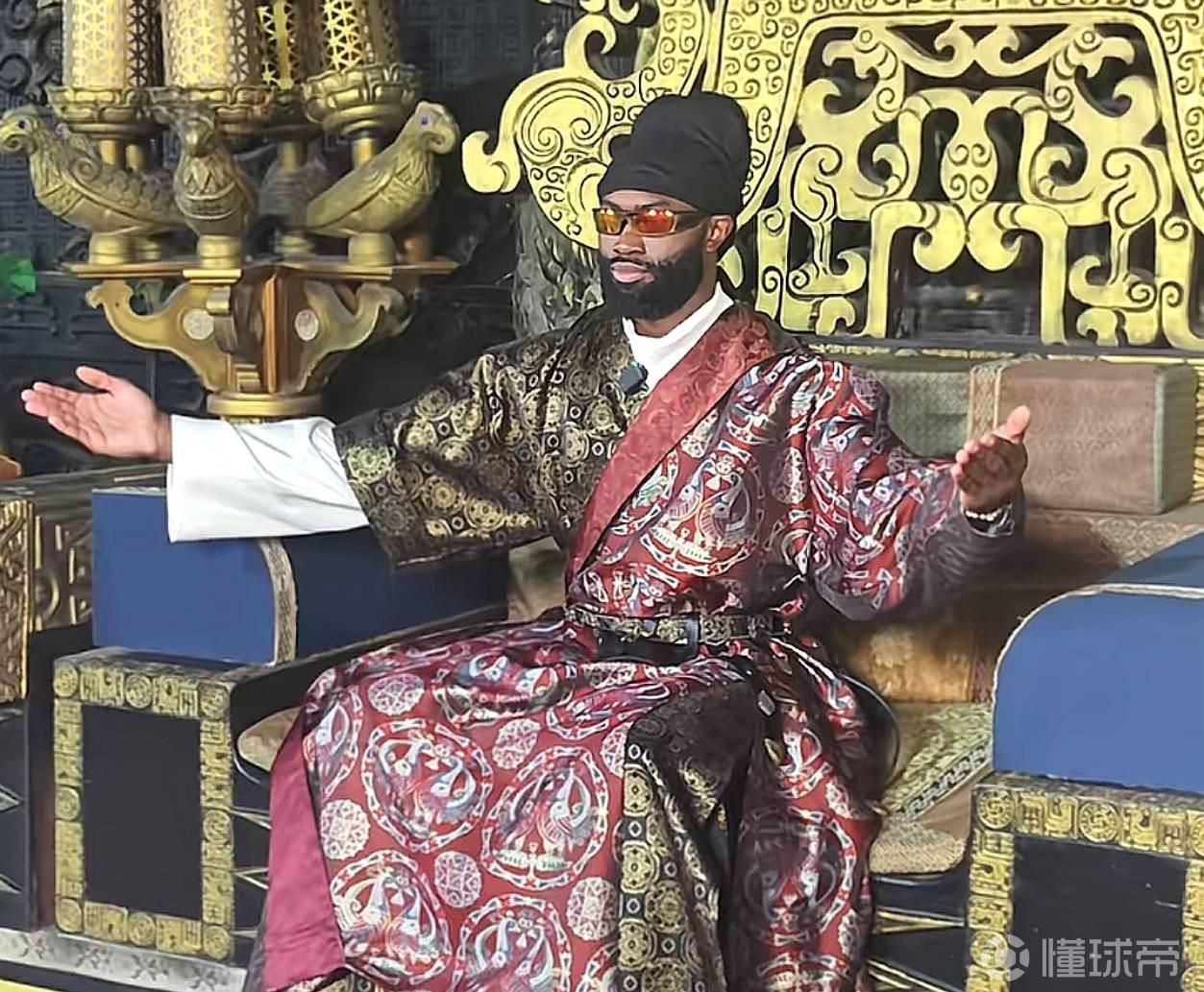 这造型如何？杰伦-布朗尝试中国古装并与王鹤棣联动